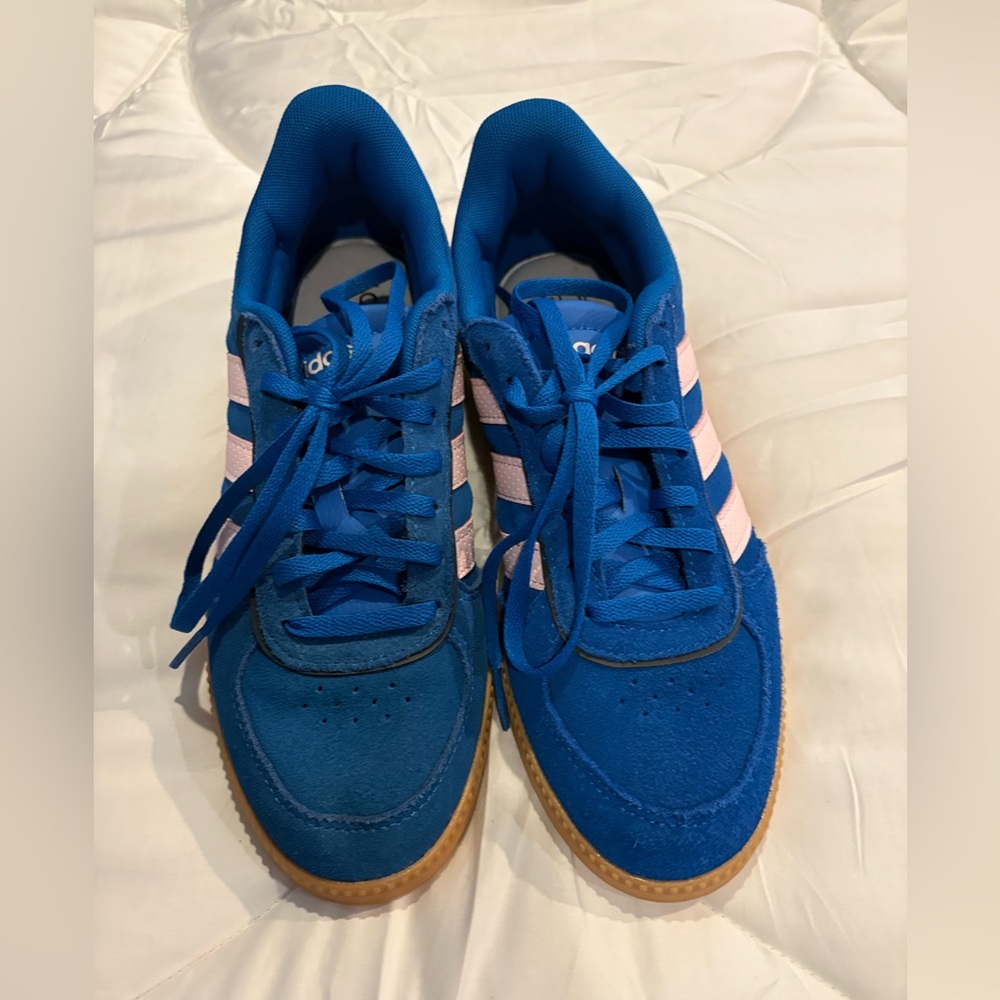 NWOT Adidas Cloudfoam Plus Blue Sneakers with Pink Stripes